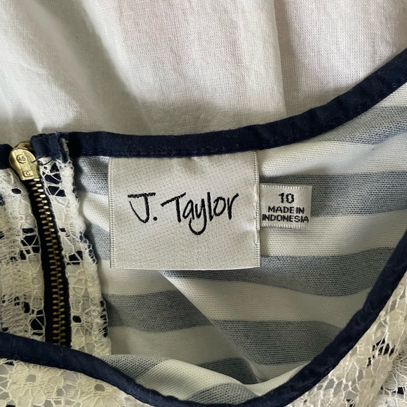 lace dress with striped lining - Picture 2 of 6